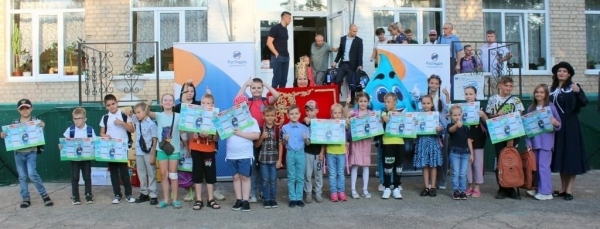 Волонтеры Саратовской ГЭС помогли подготовиться к учебному году детям из подшефной школы.