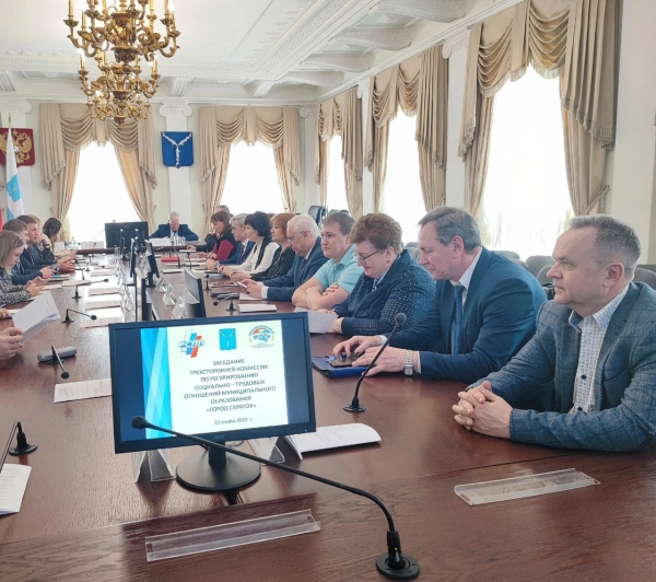 Председатель областной организации ВЭП Сергей Грядкин принял участие в заседании областной трехсторонней комиссии.