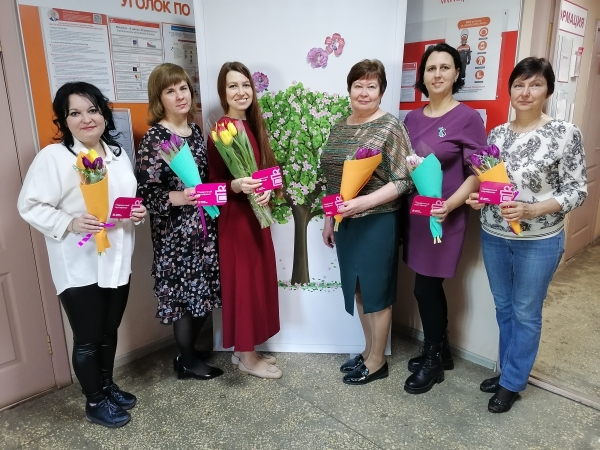 Профком Балаковских теплосетей поздравил с наступающим праздником женский коллектив.